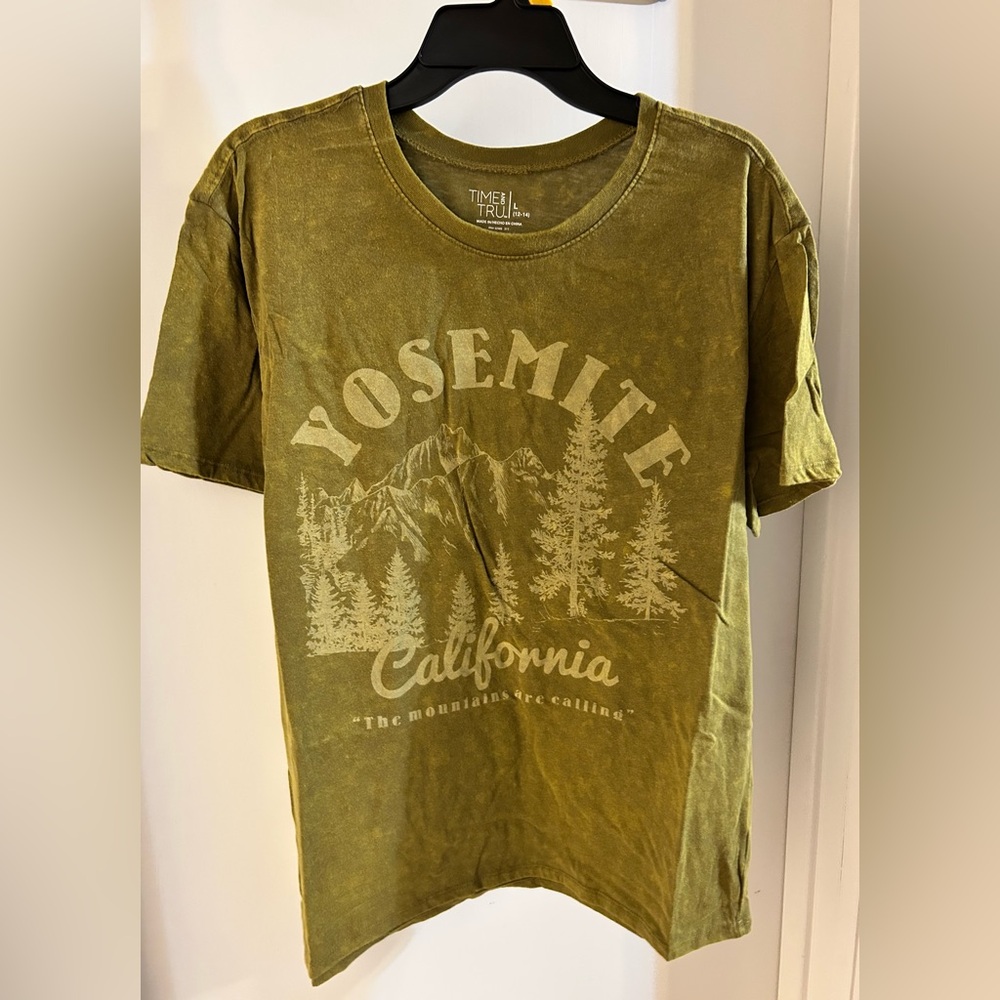 Women's Yosemite National Park Graphic Tee